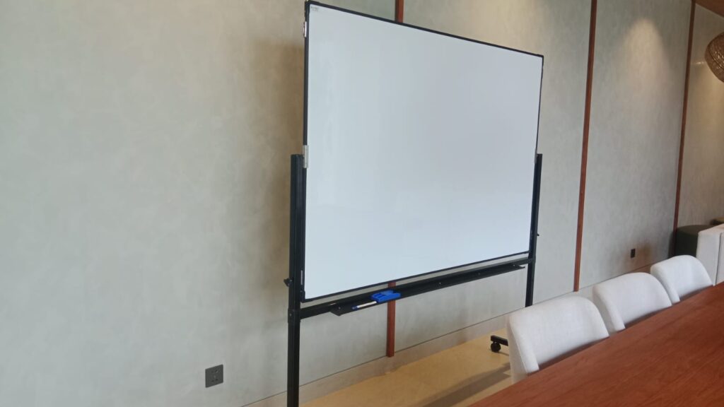 No.1 sewa Papan tulis standing. Rental Whiteboard mulus bersih di wilayah batam. Antar jemput ke lokasi di seluruh Batam. 