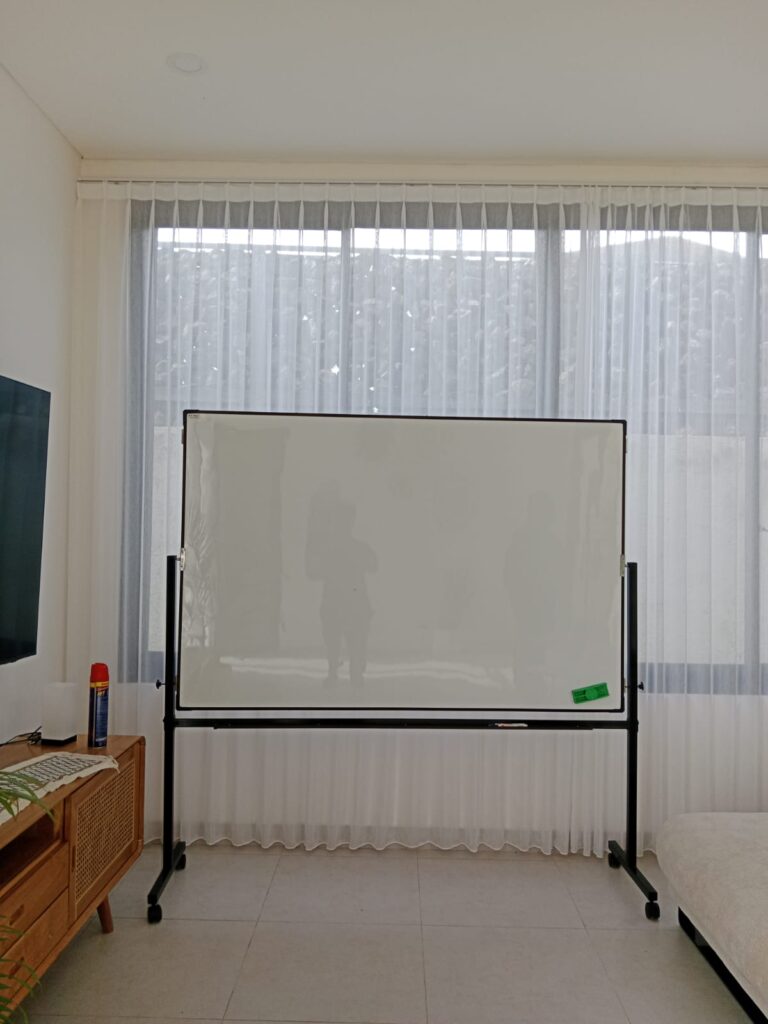 HOTLINE WA untuk rental papan tulis whiteboard area Jabodetabek.