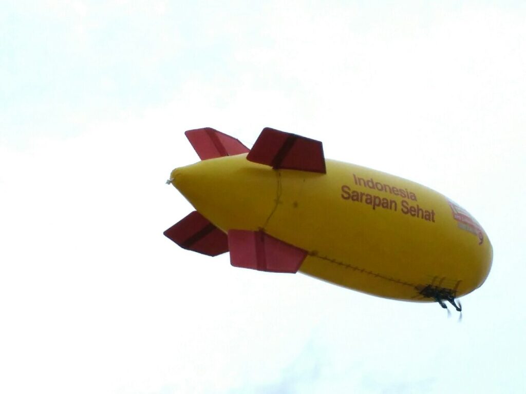 Acara Outdoor di kemayoran Jakarta sewa Zeppelin balon dengan remote control oleh Pilot kami juga.